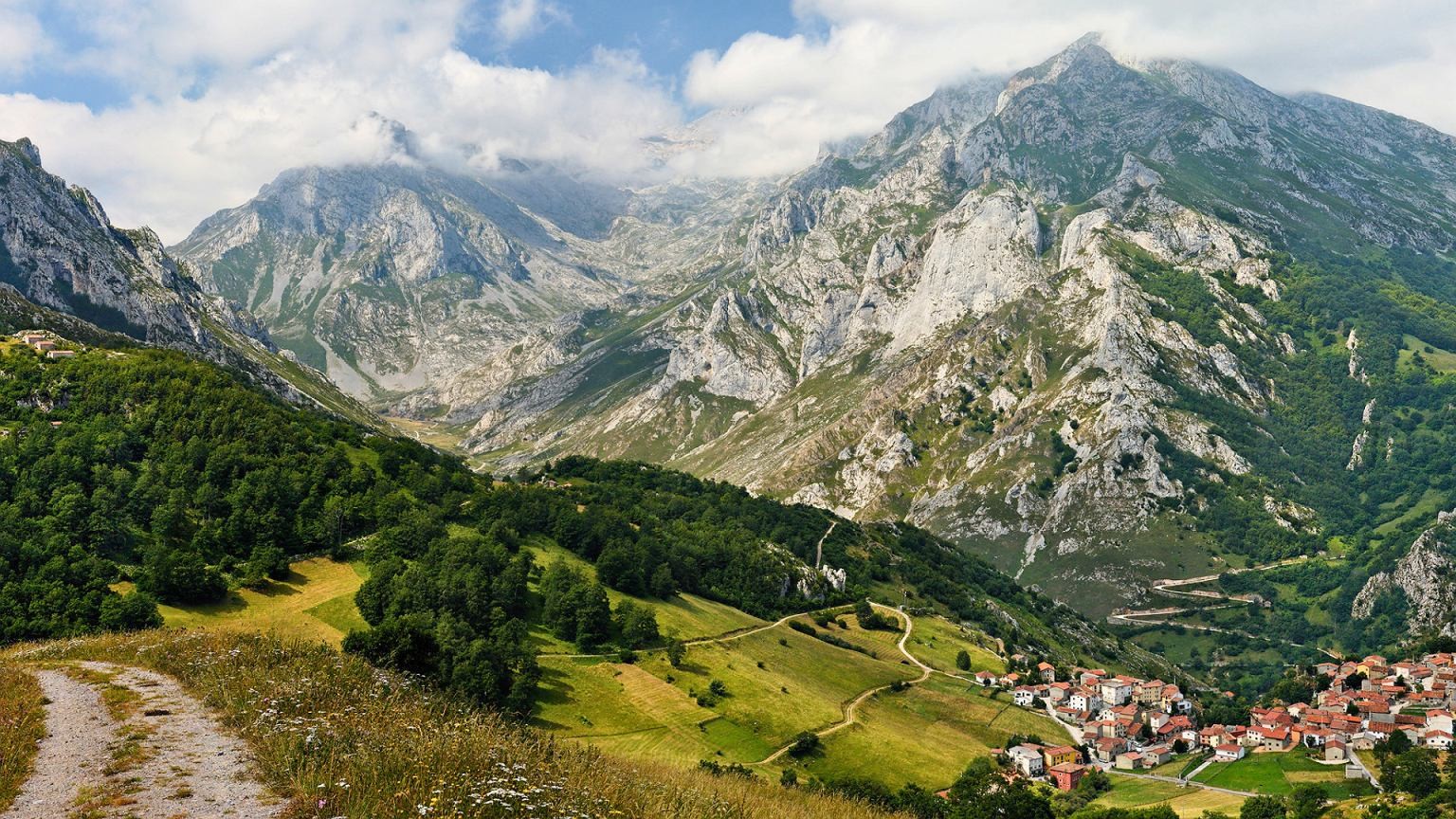 Picos de Europa: Hiszpański cud natury, który zachwycił świat. Dlaczego to miejsce jest wyjątkowe?
