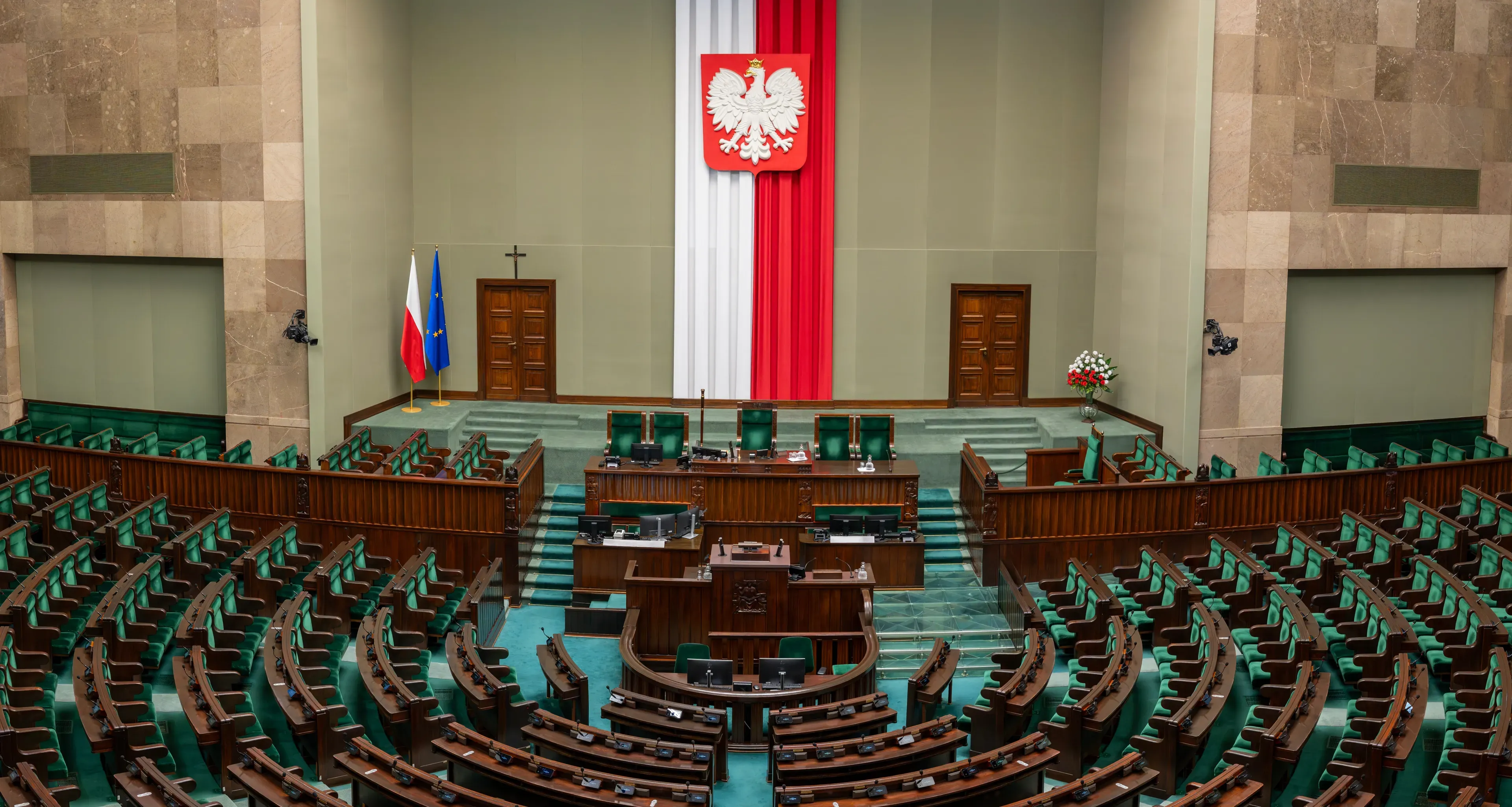 Gorący dzień w Sejmie: Rosyjska rakieta, NFZ pod lupą i rozłam w PiS